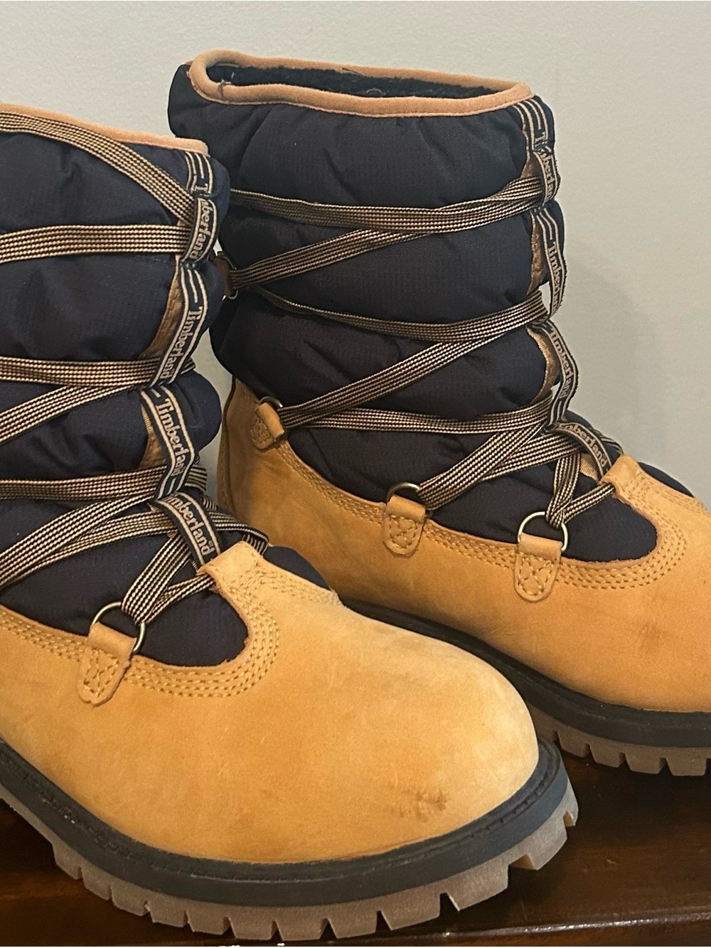 Timberland 650 Tan and Black Puffer Lace-Up Winter Boots